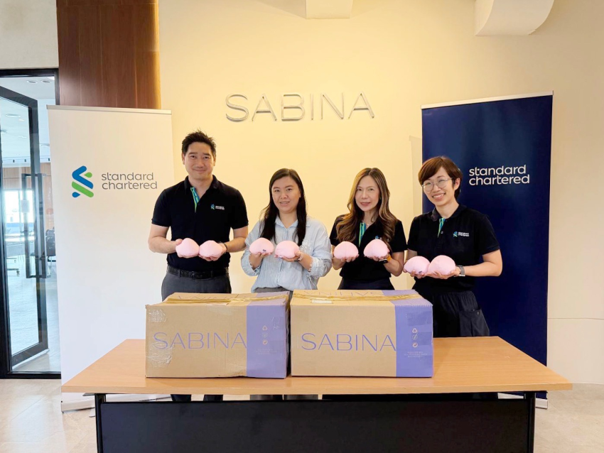 ธนาคารสแตนดาร์ดชาร์เตอร์ด (ไทย) จำกัด (มหาชน) ร่วมส่งมอบเต้านมเทียม 500 เต้า สนับสนุนโครงการ Sabina Sewing Cup Sewing Heart “เย็บเต้ารวมใจ สู้ภัยมะเร็งเต้านม”