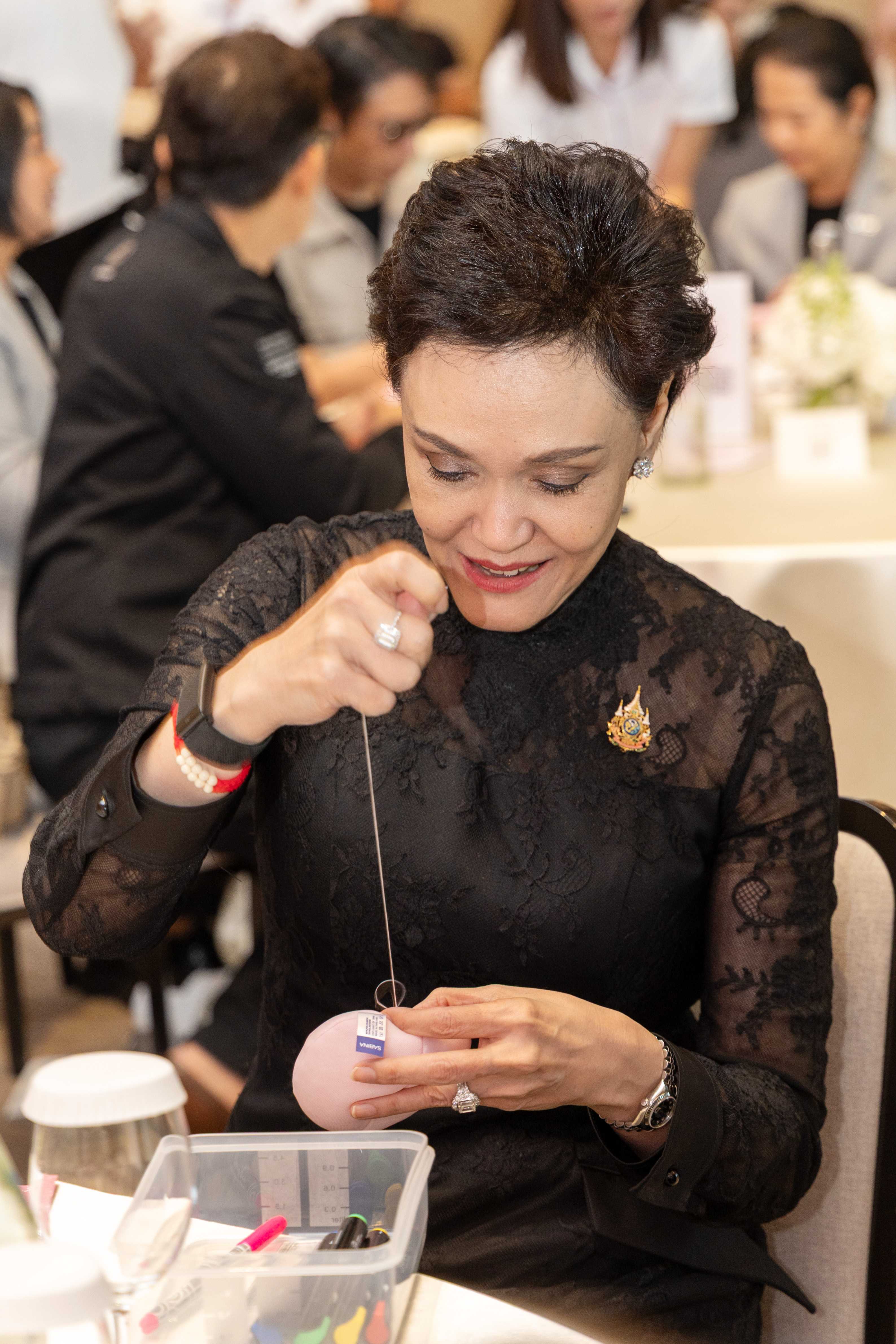 ซาบีน่า ร่วมเปิดงาน “Synergy for Her” ถักทอพลังใจ ส่งต่อกำลังใจให้ผู้ป่วยมะเร็งเต้านม 2