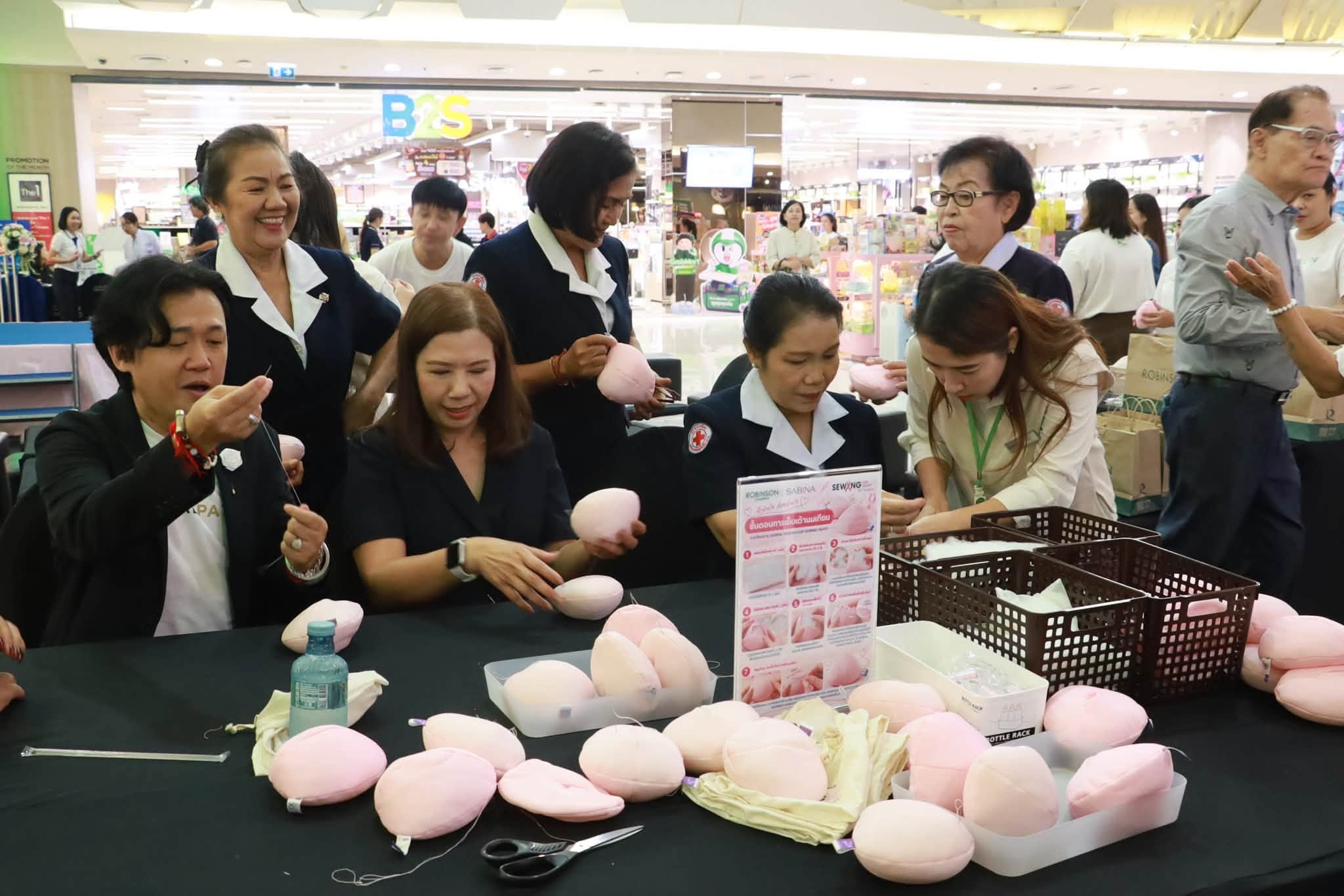 ซาบีน่าร่วมกับโรบินสัน เชียงราย ชวนจิตอาสาเย็บเต้านมเทียม ส่งต่อกำลังใจให้ผู้ป่วยโรงพยาบาลเชียงรายประชานุเคราะห์ 4