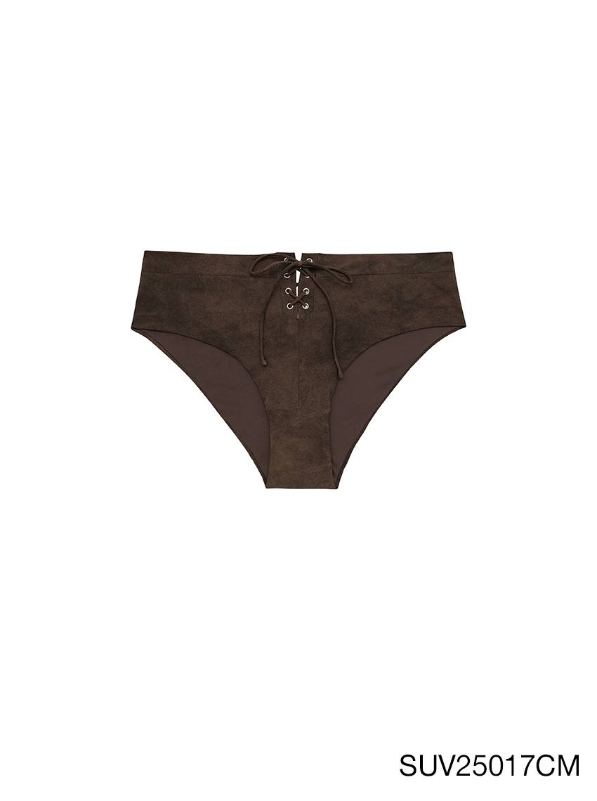 Mad Moiselle AW 25 | Main Character กางเกงในทรงขาสั้น