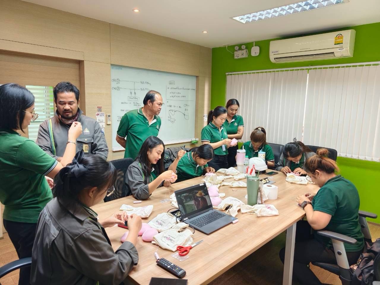 ซาบีน่า สนับสนุนอุปกรณ์เย็บเต้านมเทียม 200 เต้า ให้ “ทิปโก้แอสฟัลท์” ชวนพนักงานร่วมส่งต่อกำลังใจผู้ป่วยมะเร็งเต้านม 1