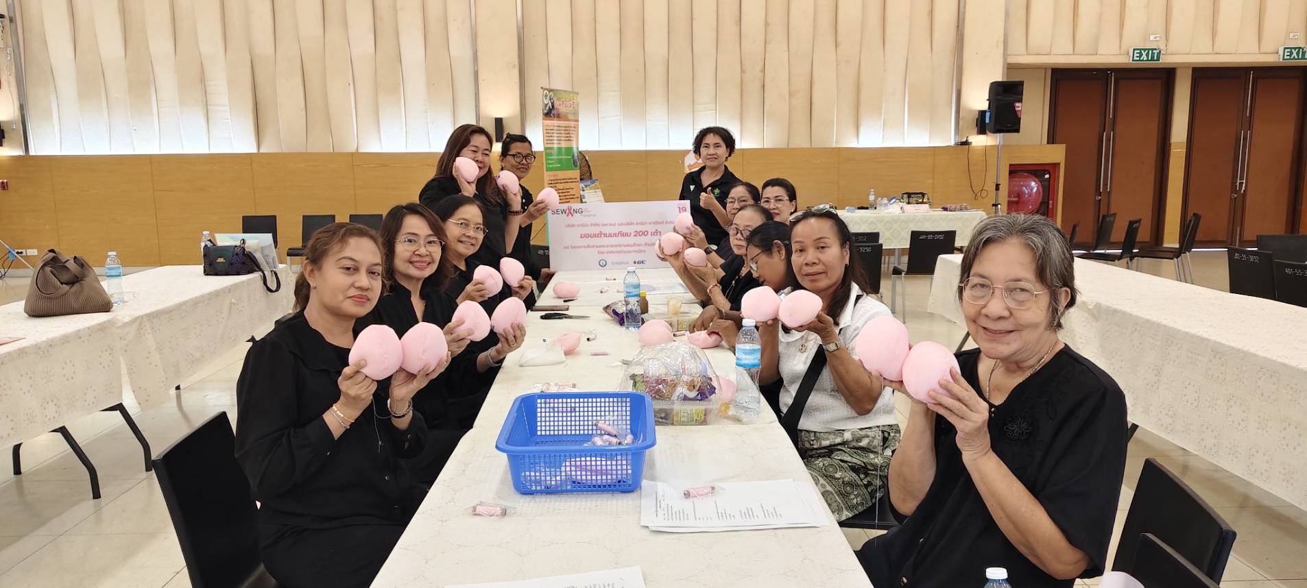 ซาบีน่า มอบชุดเย็บเต้านมเทียม 200 ชุด หนุนกิจกรรมต้านภัยมะเร็งเต้านม เทศบาลตำบลบางเมือง 4