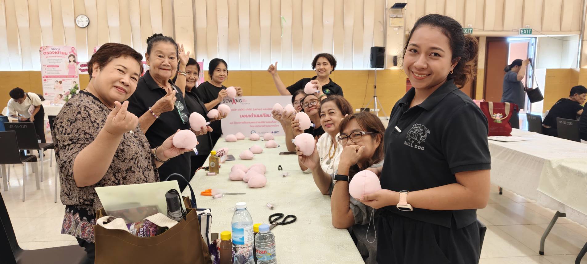 ซาบีน่า มอบชุดเย็บเต้านมเทียม 200 ชุด หนุนกิจกรรมต้านภัยมะเร็งเต้านม เทศบาลตำบลบางเมือง 3