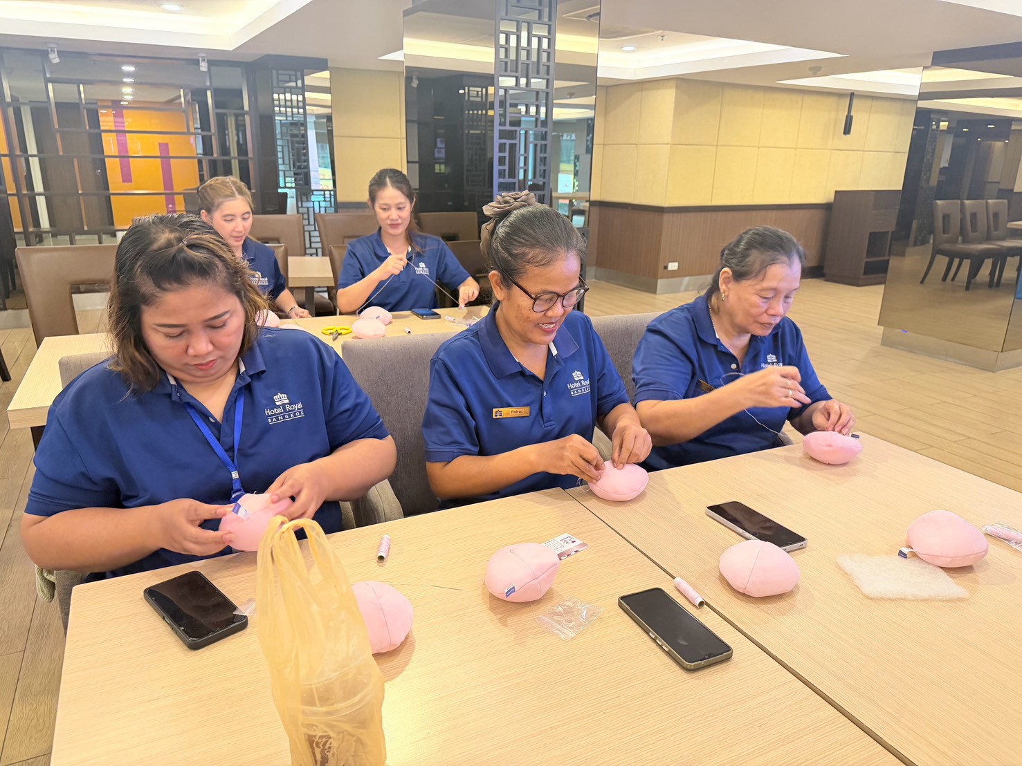 ซาบีน่าร่วมส่งต่อกำลังใจ สนับสนุนโรงแรมรอยัล กรุงเทพฯ เย็บเต้านมเทียม 50 เต้า เพื่อผู้ป่วยมะเร็งเต้านม 2026 3